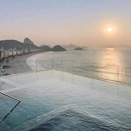 Rio Othon Palace Rio de Janeiro Dış mekan fotoğraf The pool deck of the hotel