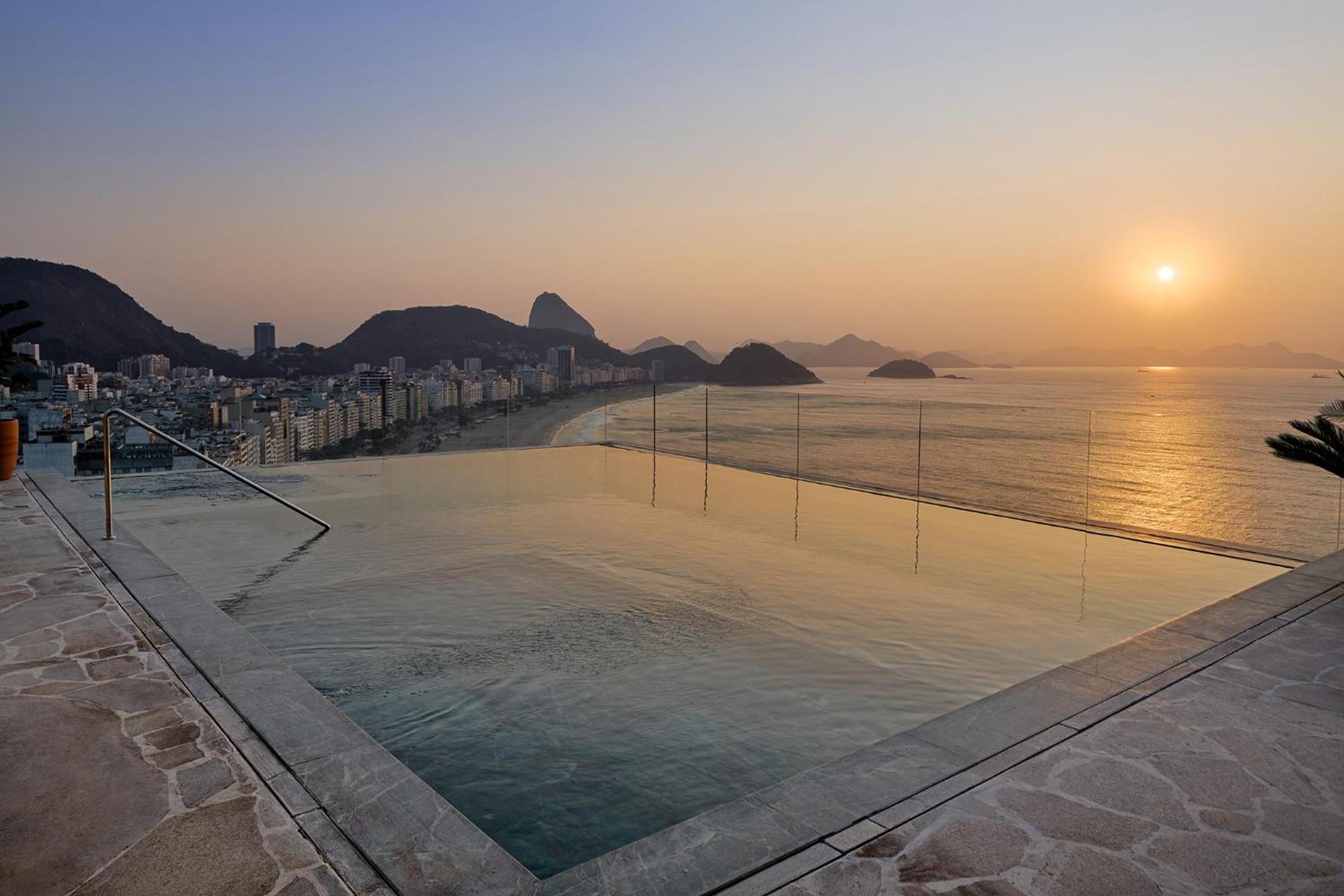 Rio Othon Palace Rio de Janeiro Dış mekan fotoğraf The pool at the hotel